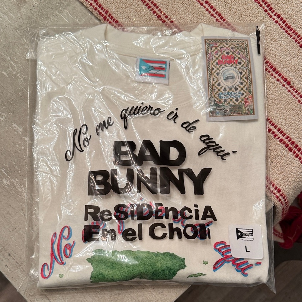 Bad Bunny No Me Quiero ir de Aquí Tee